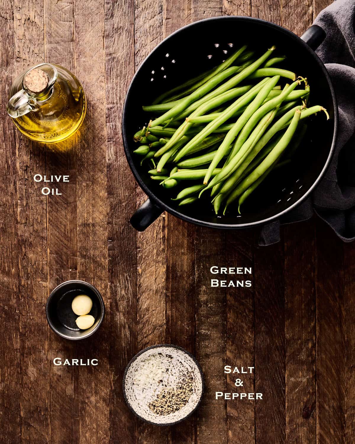Ingredients to make roasted green beans with garlic.